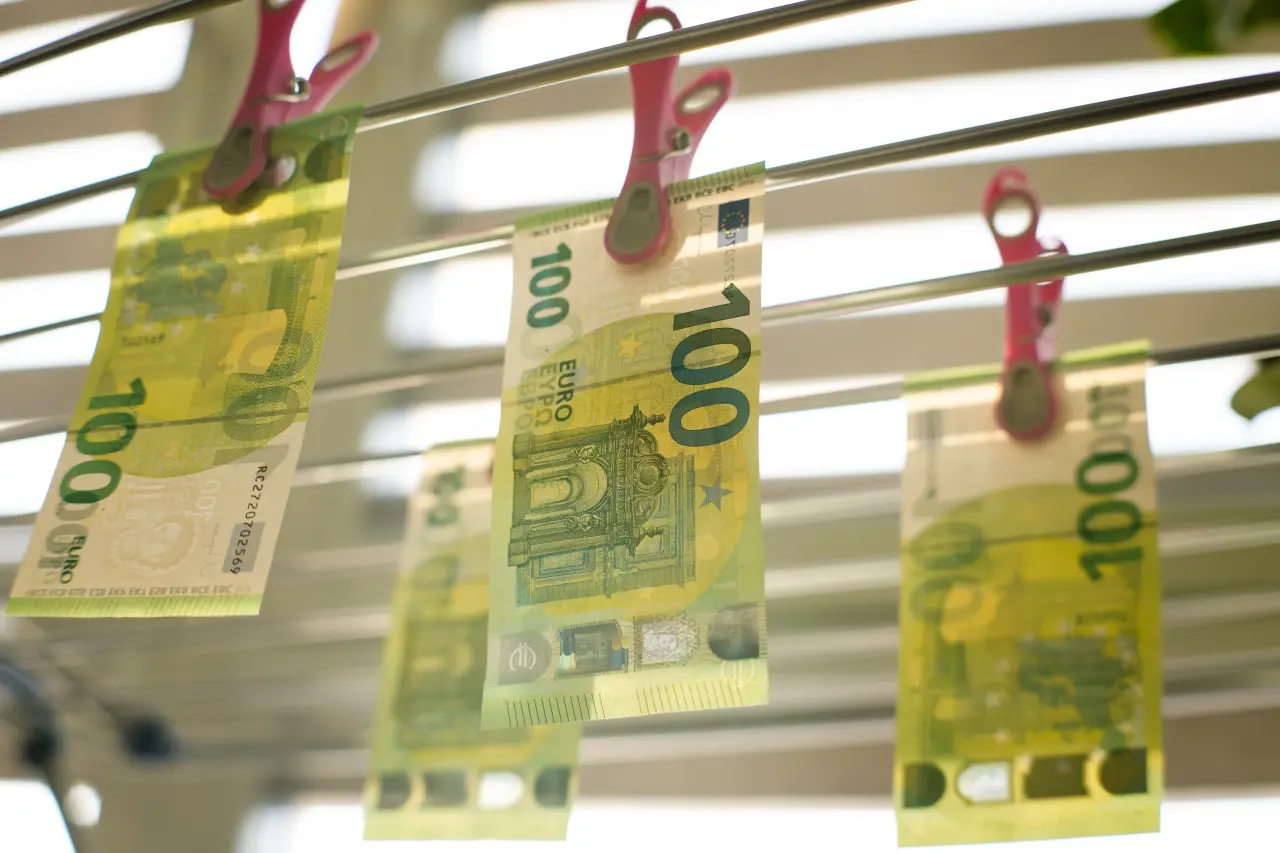 Witwassen en financieren van terrorisme